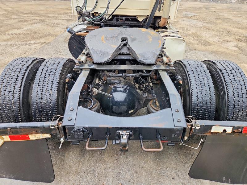 2016 Volvo Vnl VIN 4V4N39TG0GN965520 COPART salvage auction — NORMAL WEAR, In - Certificate Of Title, sold $5,500 on 2026-07-10 (photo 6)