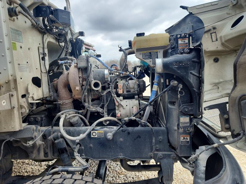 2017 Peterbilt All models VIN 1XP3AJ8X9HD430601 COPART salvage auction — NORMAL WEAR, TX - CERTIFICATE OF TITLE, sold $5,500 on 2026-09-10 (photo 7)