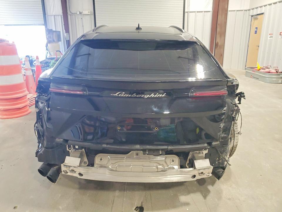 2019 Lamborghini Urus VIN ZPBUA1ZL6KLA04680 COPART salvage auction — Rear End, TX - SALVAGE TITLE-FLOOD DAMAGE, sold $72,500 on 2026-06-25 (photo 6)
