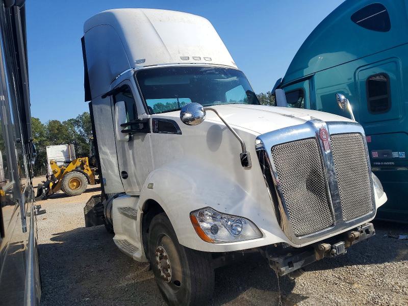 2015 Kenworth All models VIN 1XKYA48X8FJ403496 COPART salvage auction — MECHANICAL, CT, sold $5,000 on 2026-09-08 (photo 1)