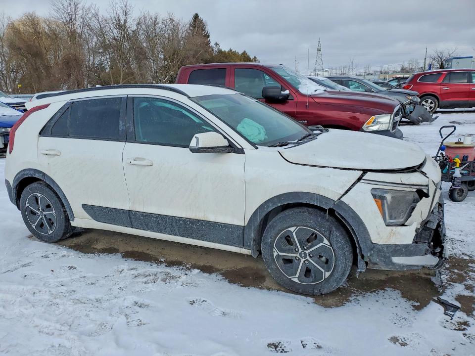 2025 Kia Niro VIN KNDCS3LF1S5234677 COPART salvage auction — UNDERCARRIAGE, Salvage Title, sold $12,100 on 2026-07-14 (photo 4)