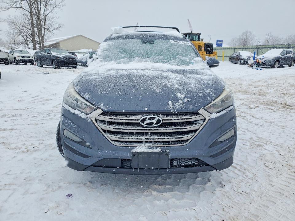 2017 Hyundai Tucson VIN KM8J3CA20HU303731 COPART salvage auction — NORMAL WEAR, Nh - Certificate Of Title, sold $1,950 on 2026-07-22 (photo 5)