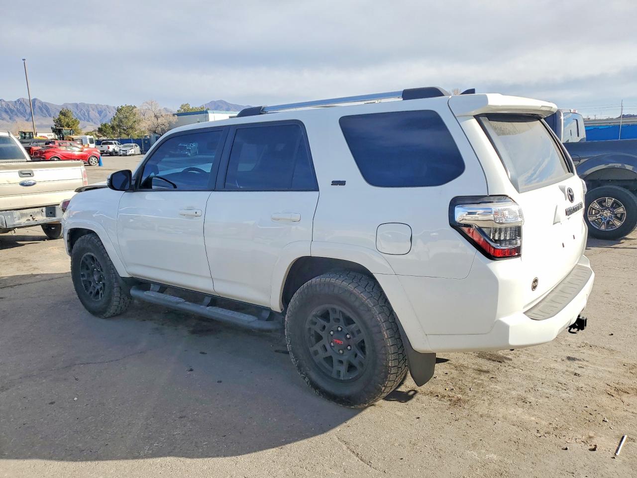 2022 Toyota 4Runner VIN JTEFU5JR7N5253816 COPART salvage auction — Front End, TX - SALVAGE VEHICLE TITLE, sold $10,700 on 2026-07-10 (photo 2)