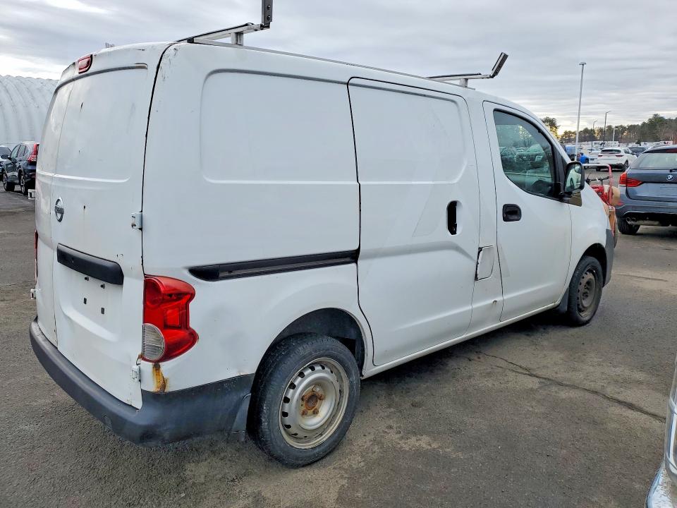 2015 Nissan Nv200 VIN 3N6CM0KN7FK721747 COPART salvage auction — MINOR DENT/SCRATCHES, Ma - Certificate Of Title, sold $1,850 on 2026-07-31 (photo 3)