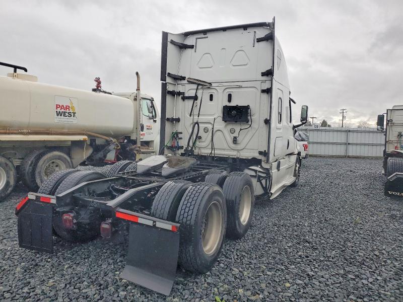 2019 Freigliner VIN 3AKJHHDR3KSKJ6556 COPART salvage auction — MINOR DENT/SCRATCHES, PA - DIS/DLR/EXP ONLY CLEAN TITLE, sold $27,750 on 2026-07-28 (photo 4)