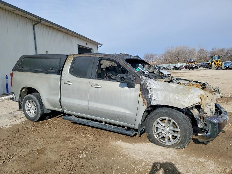 2019 Chevrolet Silverado 1500 VIN 1GCRYDEDXKZ282309 COPART salvage auction — BURN, IA - CERT OF TITLE-SALVAGE TITLE, sold $1,800 on 2026-07-31 (photo 4)