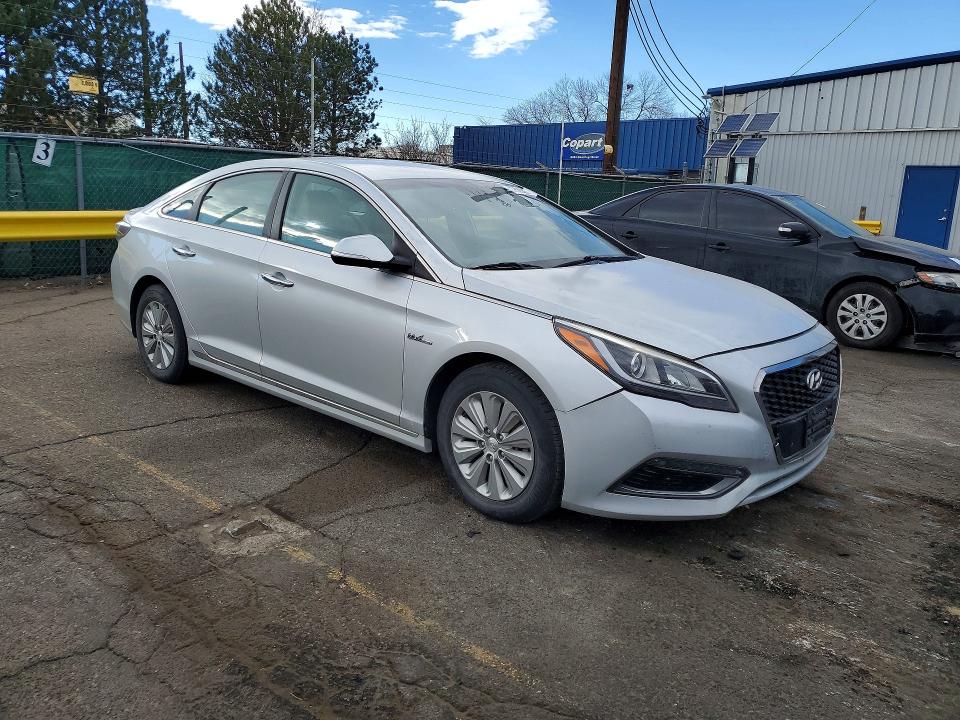2016 Hyundai Sonata hybrid VIN KMHE24L12GA019970 COPART salvage auction — HAIL, Co - Bill Of Sale-Parts Only, sold $525 on 2026-07-28 (photo 4)