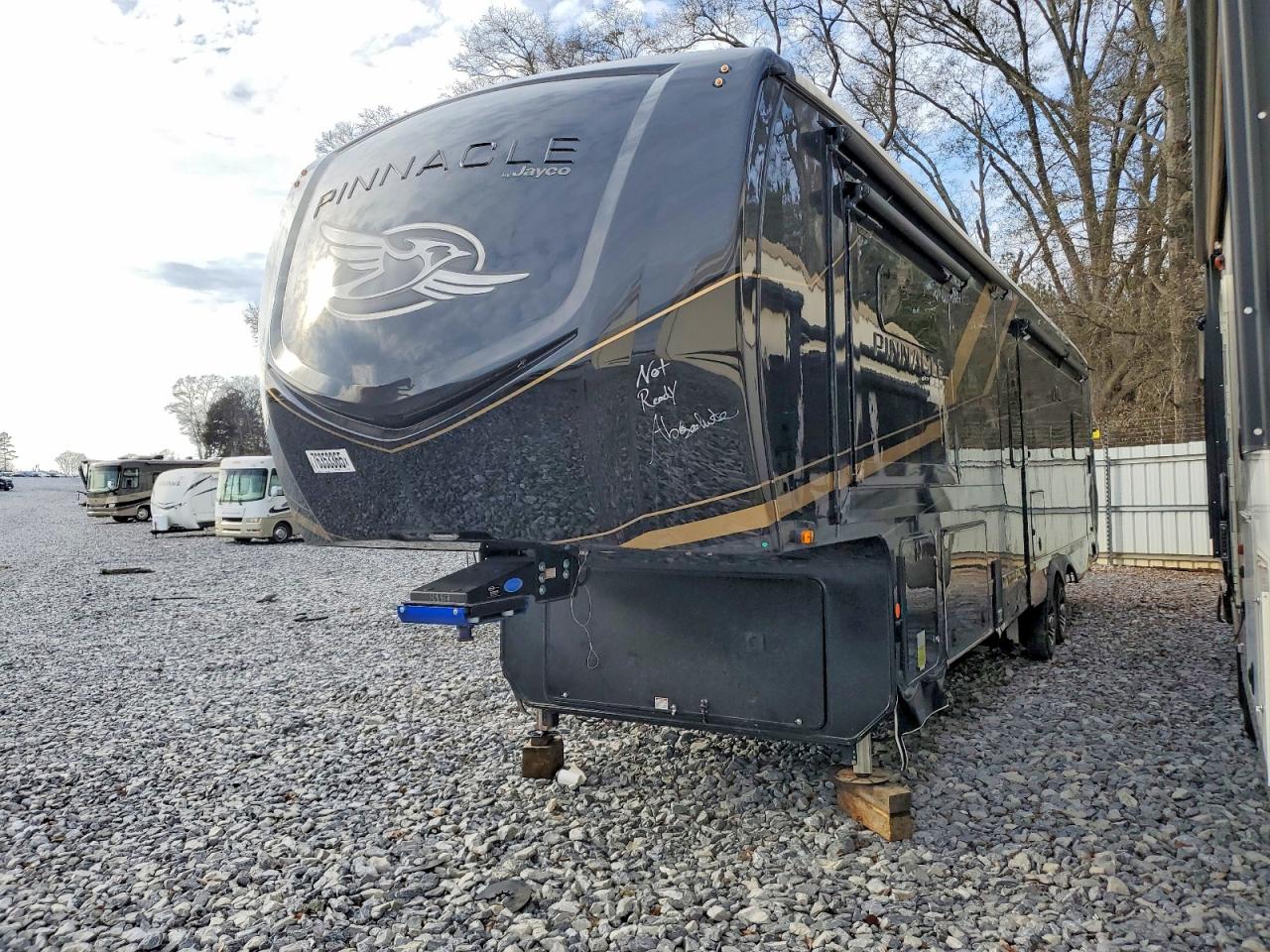 2025 Pinnacle Pinnacle VIN 1UJCF0BV7S1RY0067 COPART salvage auction — Rear End, AL - CERT OF TITLE-SALVAGE TITLE, sold $23,600 on 2026-08-27 (photo 2)