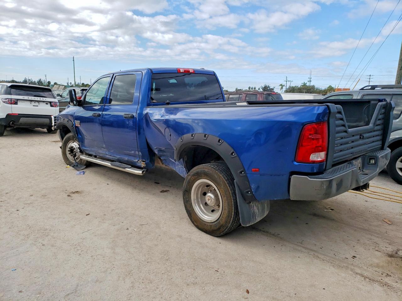 2011 Dodge Ram 3500 VIN 3D73Y4CL0BG512557 COPART salvage auction — Side, ON - PERMIT NO BRAND - UNFIT, sold $2,000 on 2026-06-01 (photo 2)