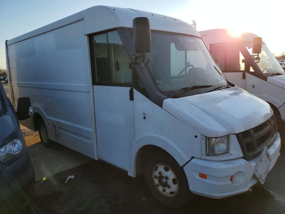 2012 Isuzu Reach VIN JALB4T176C7W00476 COPART salvage auction — NORMAL WEAR, Il - Certificate Of Title, sold $2,150 on 2026-07-08 (photo 4)