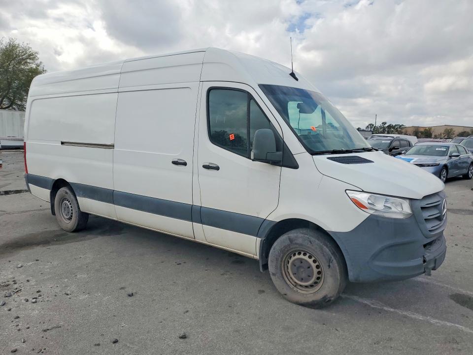 2021 Mercedes-benz Sprinter VIN W1W40CHY9MT055519 COPART salvage auction — MINOR DENT/SCRATCHES, FL - CERTIFICATE OF TITLE, sold $7,600 on 2026-07-28 (photo 4)