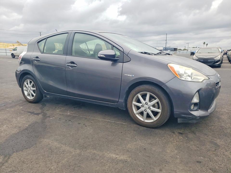 2013 Toyota Prius VIN JTDKDTB33D1045889 COPART salvage auction — REAR END, OR - SALVAGE TITLE CERTIFICATE, sold $250 on 2026-07-29 (photo 4)