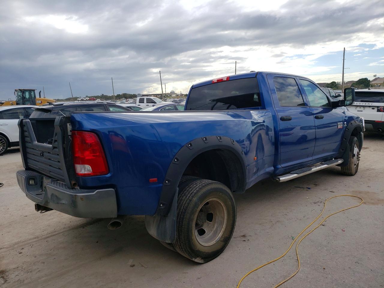 2011 Dodge Ram 3500 VIN 3D73Y4CL0BG512557 COPART salvage auction — Side, ON - PERMIT NO BRAND - UNFIT, sold $2,000 on 2026-06-01 (photo 3)