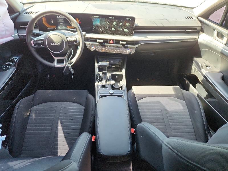 2025 Kia K5 VIN KNAG24J75S5382993 COPART salvage auction — SIDE, Salvage Title, sold $7,300 on 2026-08-19 (photo 8)