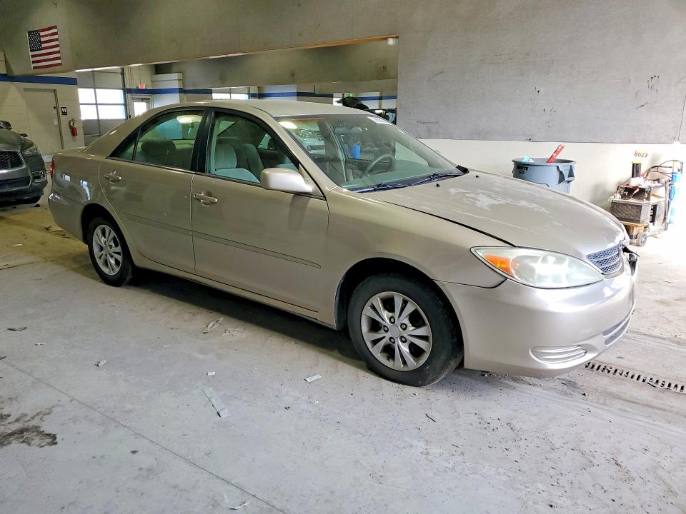 2004 Toyota Camry VIN 4T1BF30K64U585414 COPART salvage auction — FRONT END, VA - CERT OF TITLE - SALVAGE, sold $475 on 2026-07-03 (photo 4)