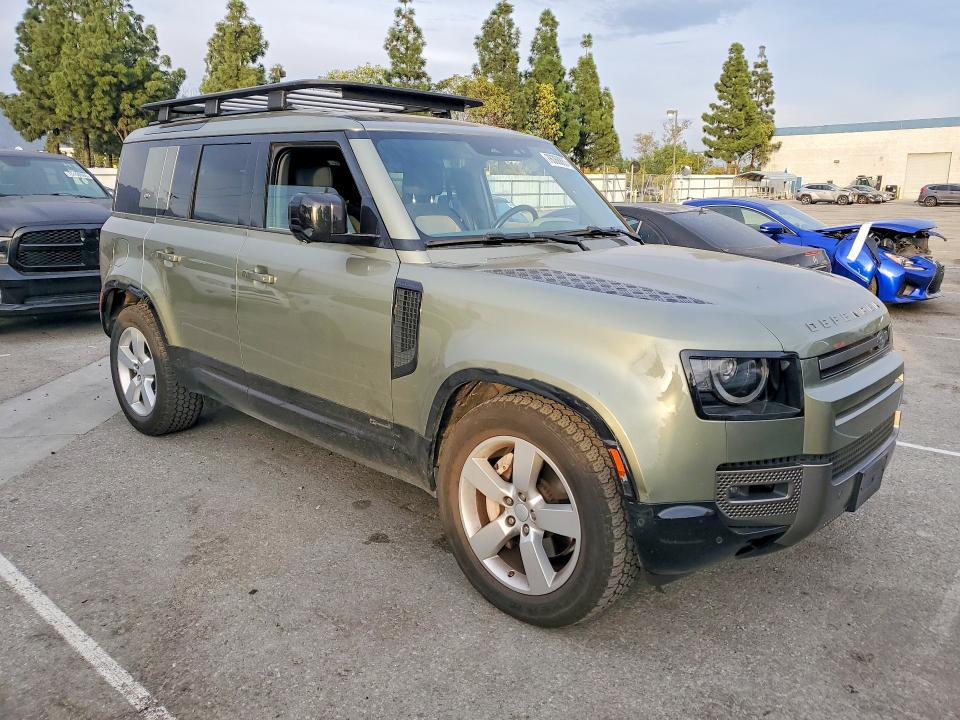2021 Land rover Defender VIN SALE37RU6M2037603 COPART salvage auction — MINOR DENT/SCRATCHES, CA - DIS/DLR/EXP ONLY CLEAN TITLE, sold $30,500 on 2026-07-21 (photo 4)