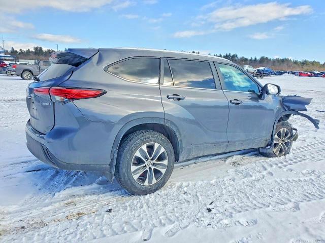 2023 Toyota VIN 5TDKBRCH8PS598922 COPART salvage auction — ROLLOVER, Me - Cert Of Title-Salvage Collisio, sold $2,100 on 2026-07-08 (photo 3)