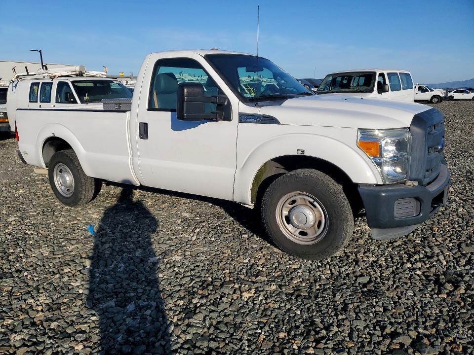 2013 Ford F-250 VIN 1FTBF2A67DEB81922 COPART salvage auction — MINOR DENT/SCRATCHES, Ca - Dis/Dlr/Exp Only Clean Title, sold $7,400 on 2026-07-28 (photo 4)
