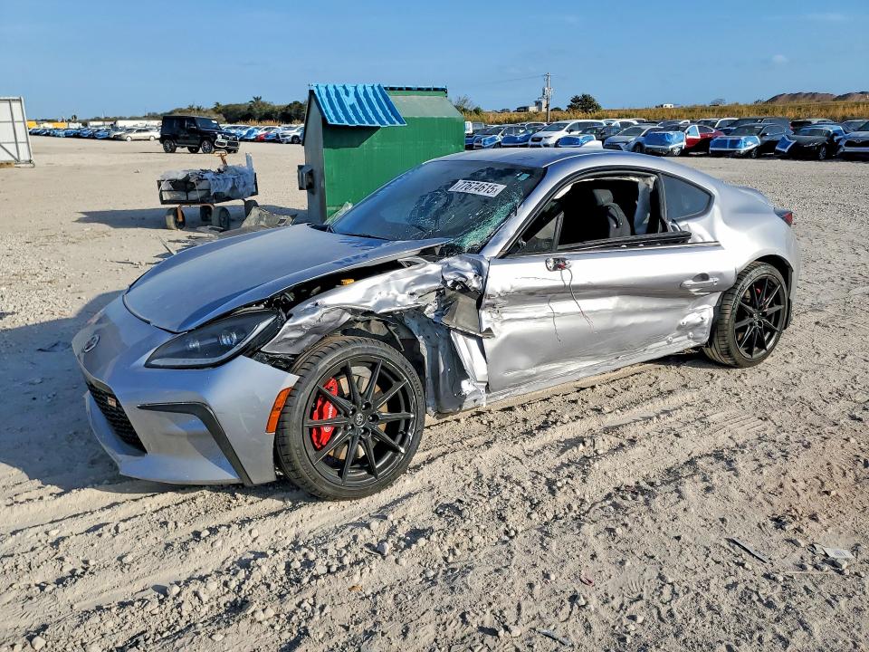 2025 Toyota Gr 86 VIN JF1ZNBB1XS8756987 COPART salvage auction — SIDE, Fl - Cert Of Title Slvg Rebuildable, sold $5,300 on 2026-07-23 (photo 1)