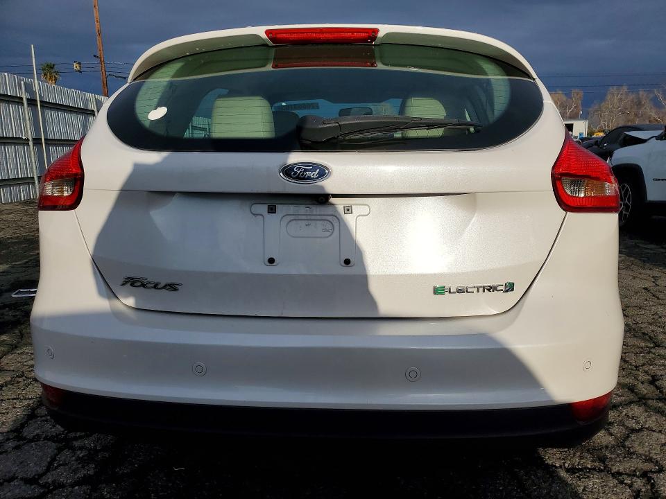 2017 Ford Focus VIN 1FADP3R49HL314735 COPART salvage auction — MINOR DENT/SCRATCHES, Mt - Dis/Dlr/Exp Only Clean Title, sold $950 on 2026-07-02 (photo 6)