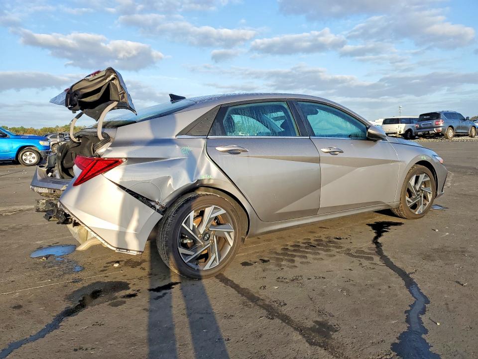 2025 Hyundai Elantra VIN KMHLS4DG5SU974232 COPART salvage auction — REAR END, Fl - Cert Of Title Slvg Rebuildable, sold $6,000 on 2026-07-02 (photo 3)