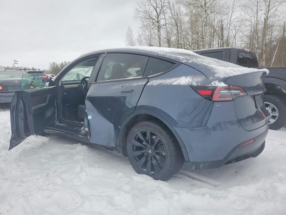 2022 Tesla Model y VIN 7SAYGDEE1NF510766 COPART salvage auction — SIDE, On - Permit Irrepairable, sold $13,800 on 2026-07-07 (photo 2)