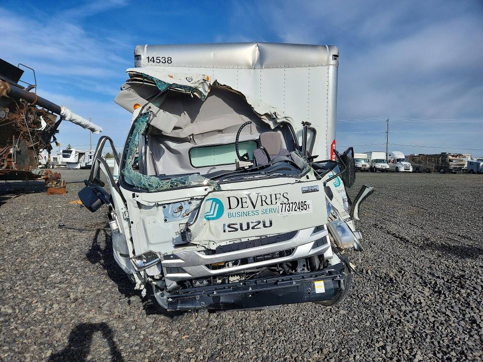 2024 Isuzu Nrr VIN JALE5W168R7305763 COPART salvage auction — FRONT END, TX - SALVAGE VEHICLE TITLE, sold $925 on 2026-07-29 (photo 5)