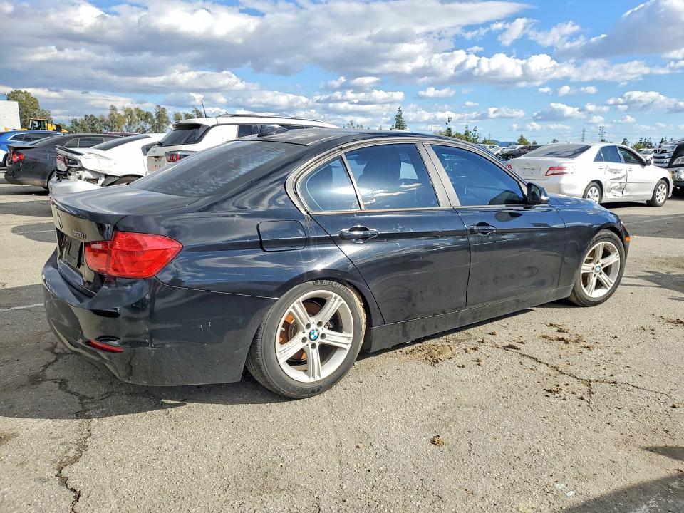 2014 BMW 3er VIN WBA3C1C57EK114202 COPART salvage auction — NORMAL WEAR, Ca - Dis/Dlr/Exp Only Clean Title, sold $800 on 2026-07-21 (photo 3)