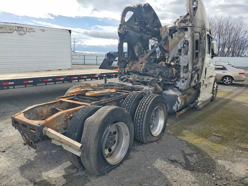 2024 Freightliner Cascadia 126 VIN 3AKJHHDR4RSVJ9808 COPART salvage auction — BURN, CA - SALVAGE CERTIFICATE, sold $6,200 on 2026-07-17 (photo 9)