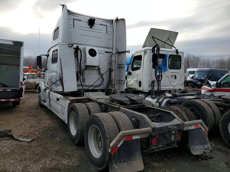 2007 Volvo VIN 4V4NC9GH07N458023 COPART salvage auction — SIDE, Il - Salvage Certificate, sold $450 on 2026-07-23 (photo 3)