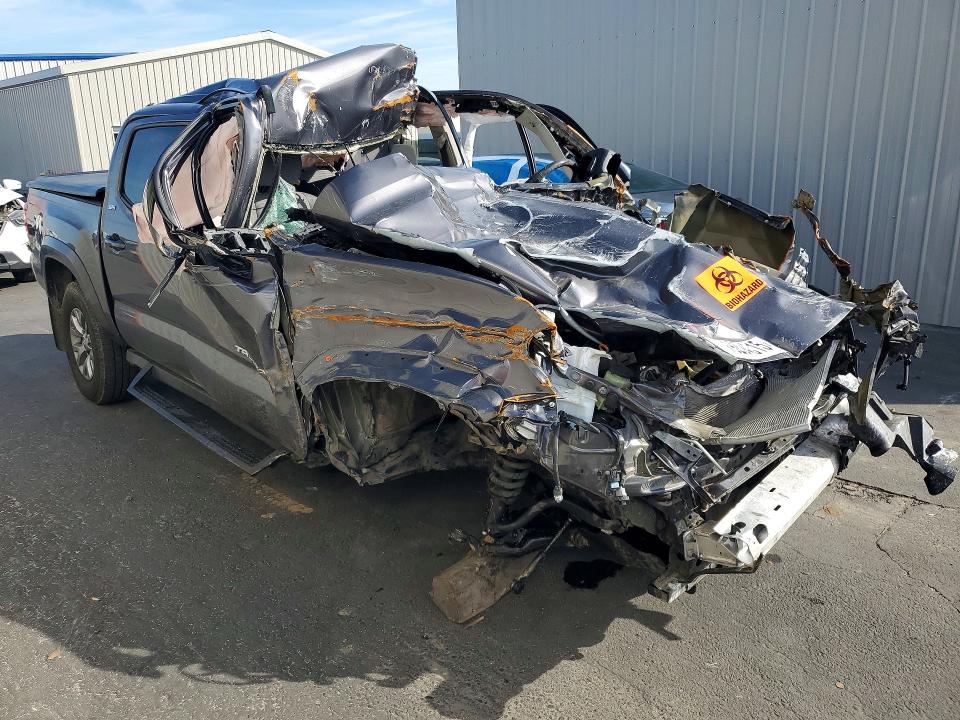 2018 Toyota Tacoma VIN 5TFCZ5ANXJX157361 COPART salvage auction — ALL OVER, Ca - Salvage Certificate, sold $100 on 2026-07-30 (photo 4)