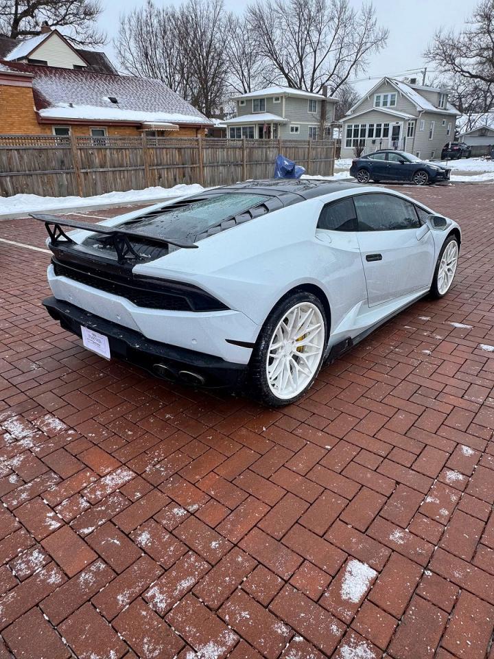 2015 Lamborghini Huracan VIN ZHWUC1ZF8FLA03249 COPART salvage auction — Normal Wear, IN - CERT OF TITLE - REBUILT VEHICL (P), sold $102,000 on 2026-03-23 (photo 4)