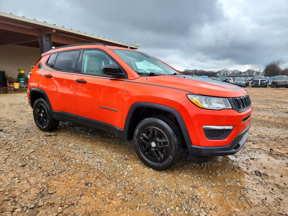 2018 Jeep Compass VIN 3C4NJDAB4JT168612 COPART salvage auction — SIDE, Salvage Title, sold $7,000 on 2026-08-26 (photo 4)