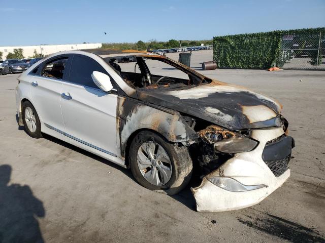 2013 Hyundai Sonata hybrid VIN KMHEC4A42DA078815 COPART salvage auction — BURN, Fl - Certificate Of Destruction, sold $350 on 2026-07-28 (photo 4)