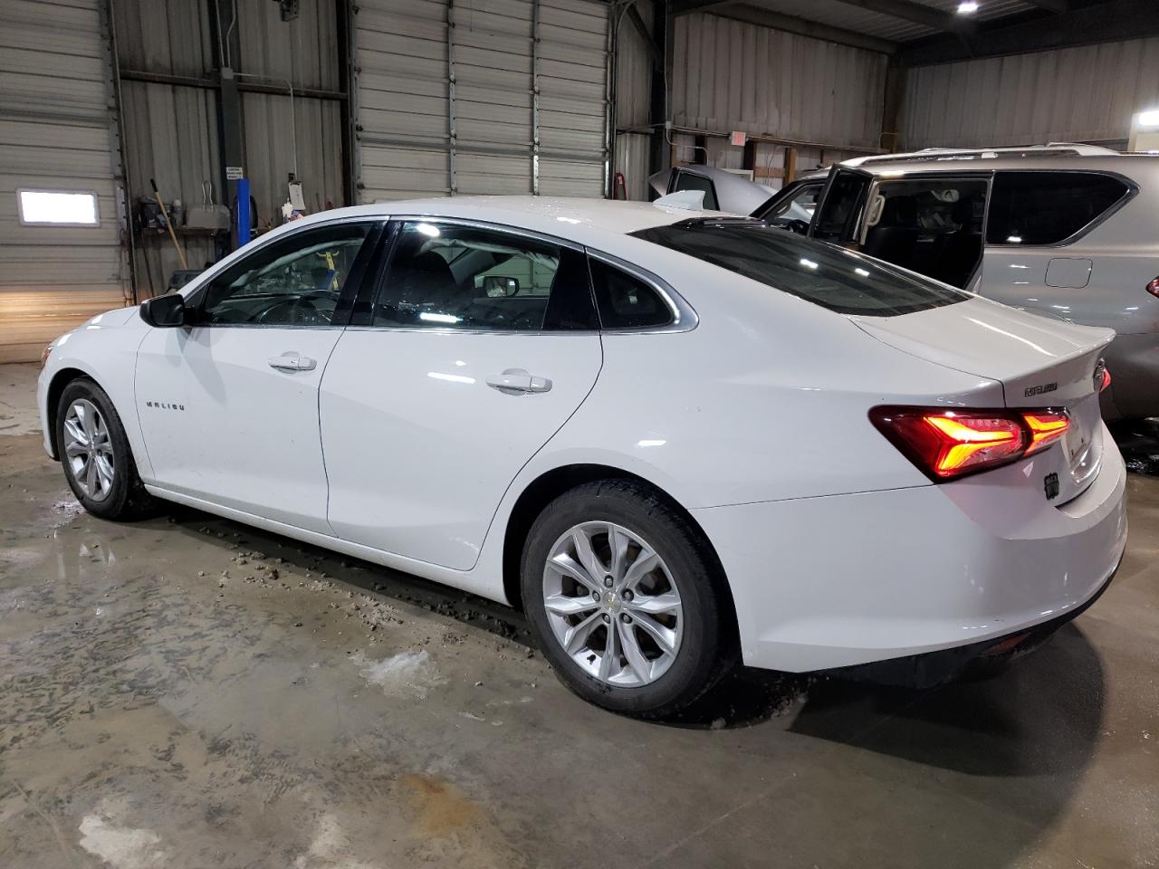 2020 Chevrolet Malibu Limited VIN 1G1ZD5ST3LF098256 COPART salvage auction — Side, MO - SALVAGE CERTIFICATE OF TITLE, sold $3,200 on 2025-08-08 (photo 2)