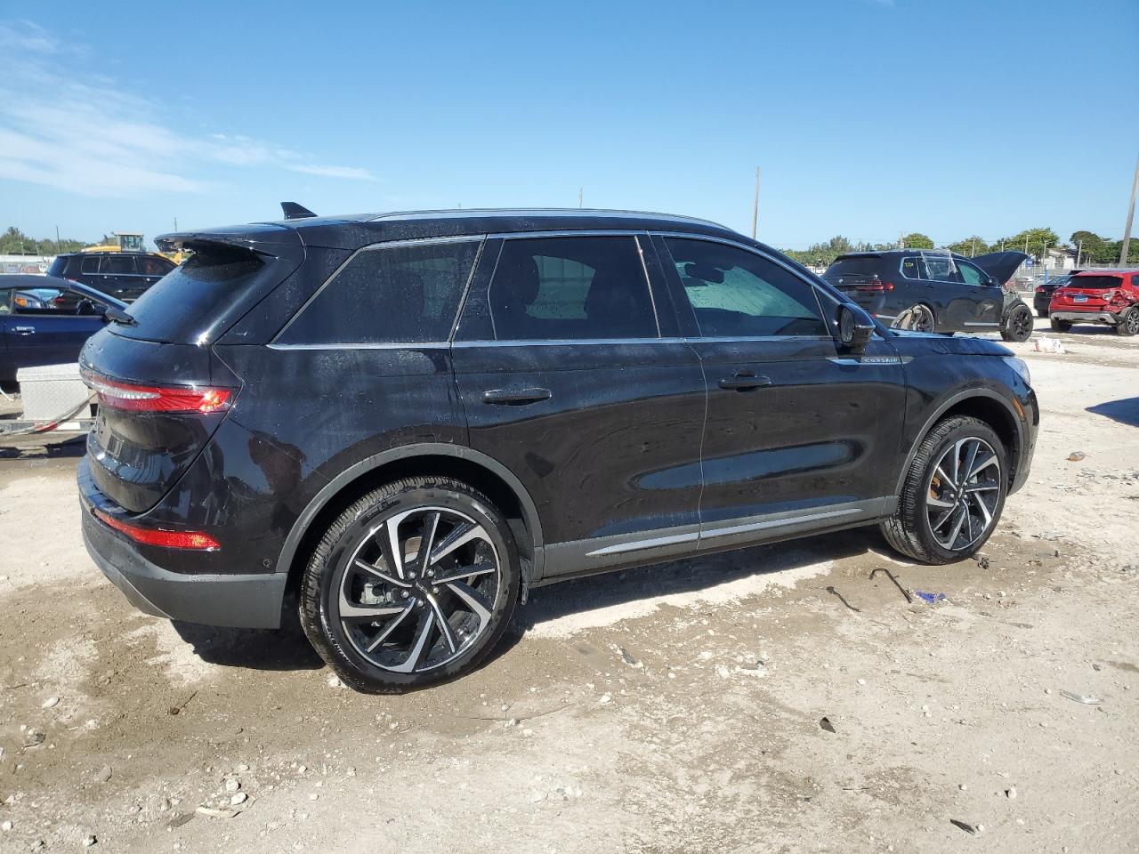 2023 Lincoln Corsair VIN 5LMCJ2CA9PUL02876 COPART salvage auction — MINOR DENT/SCRATCHES, FL - CERT OF TITLE-SLVG REBLD FLOOD, sold $5,600 on 2025-04-01 (photo 3)