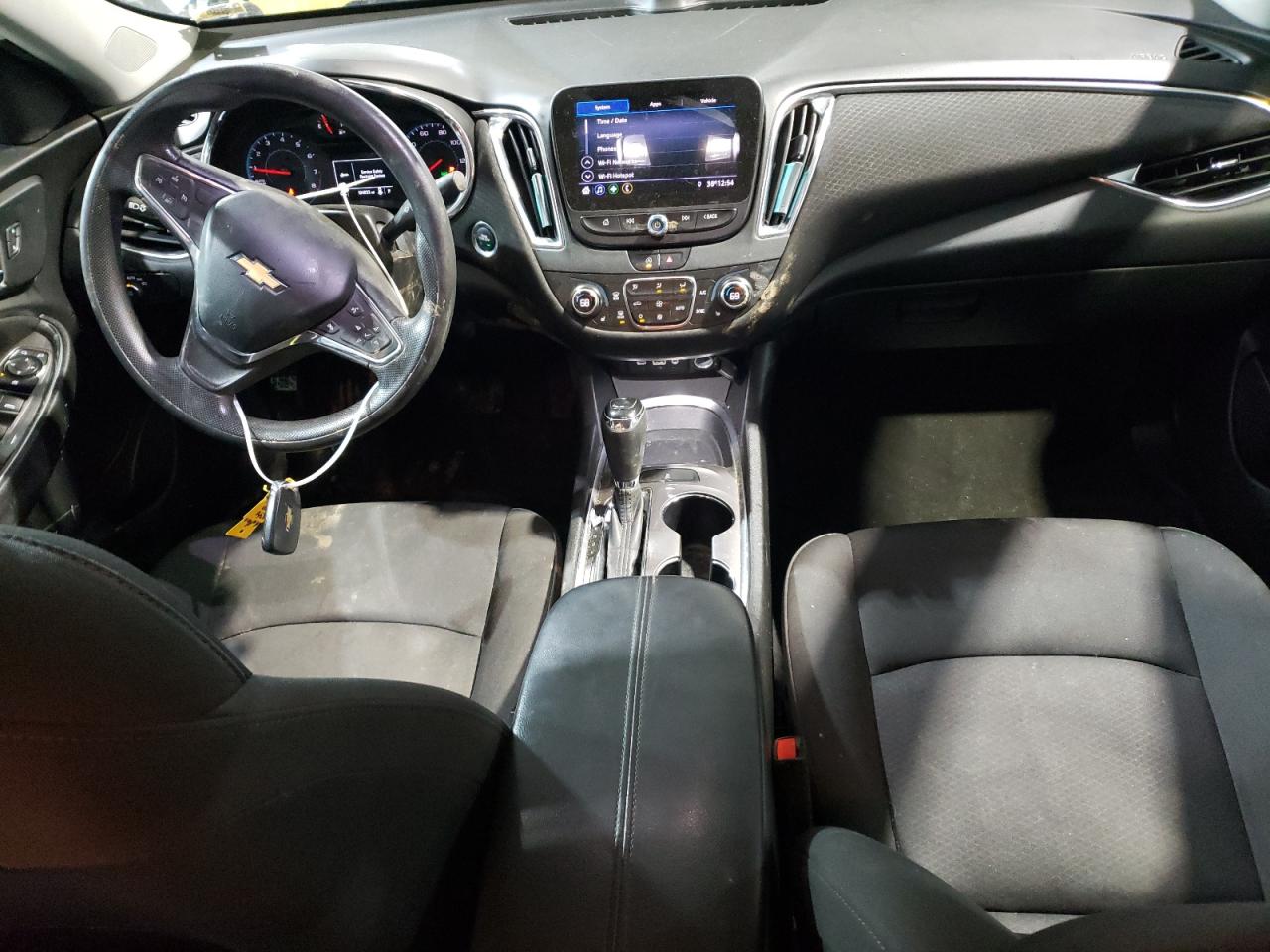 2020 Chevrolet Malibu Limited VIN 1G1ZD5ST3LF098256 COPART salvage auction — Side, MO - SALVAGE CERTIFICATE OF TITLE, sold $3,200 on 2025-08-08 (photo 8)