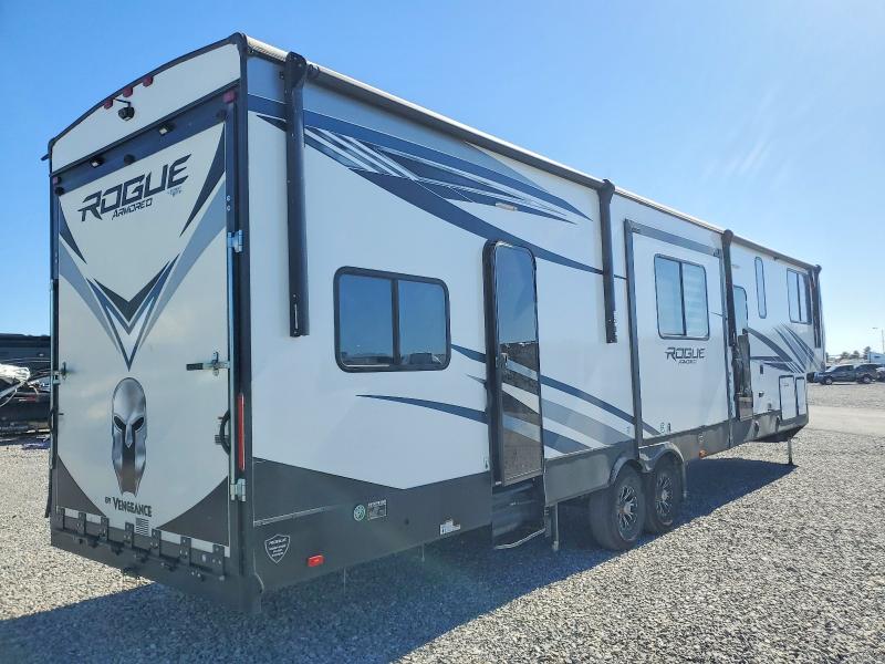 2022 Forest river Vengeance VIN 4X4FVGL26N5402353 COPART salvage auction — VANDALISM, NV - SALVAGE TITLE, sold $25,250 on 2026-07-09 (photo 4)