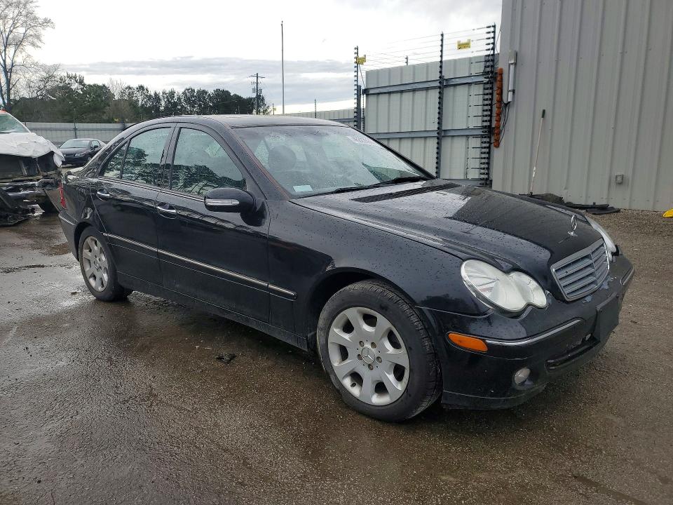 2005 Mercedes-benz C-klasse VIN WDBRF81J65F563150 COPART salvage auction — MINOR DENT/SCRATCHES, SC - CERT OF TITLE-SALVAGE, sold $300 on 2026-07-06 (photo 4)