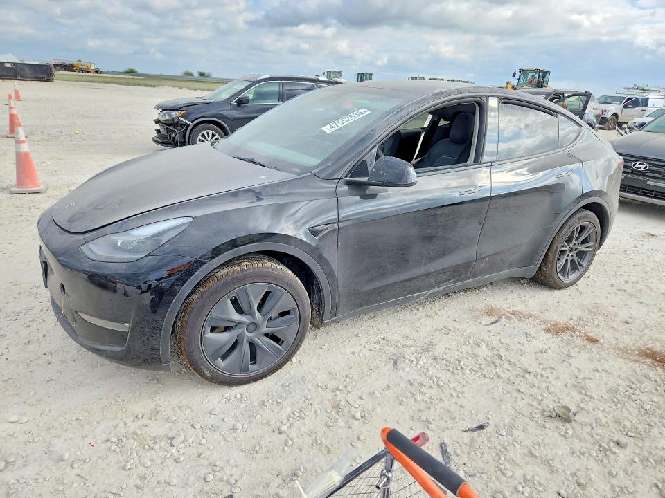 2024 Tesla Model y VIN 7SAYGAEE8RF116654 COPART salvage auction — SIDE, Tx - Salvage Vehicle Title, sold $13,000 on 2026-07-16 (photo 1)