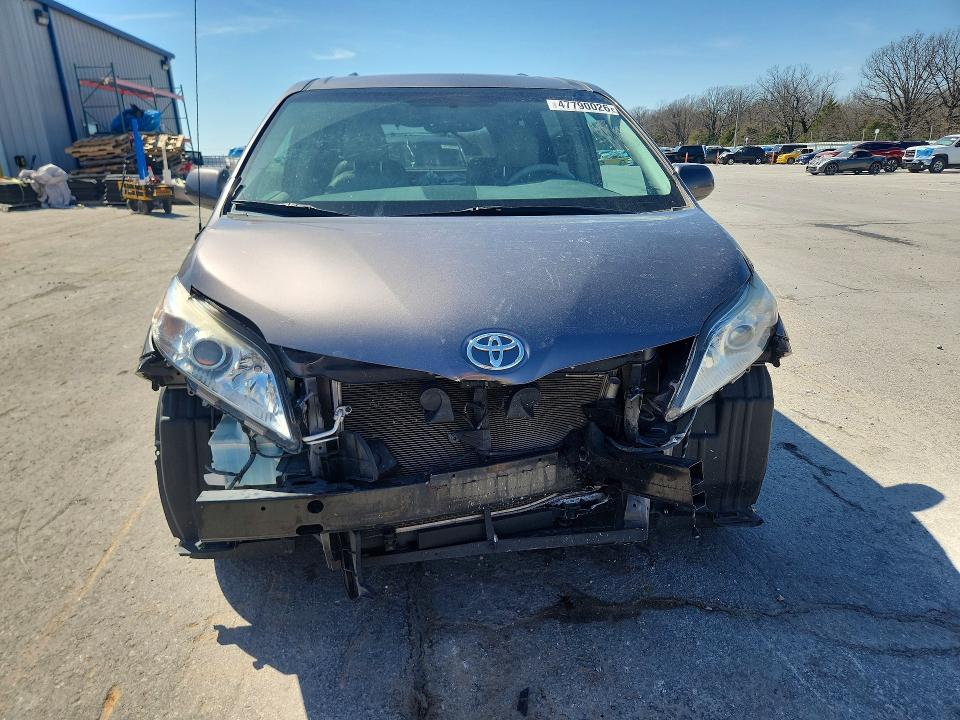 2014 Toyota Sienna VIN 5TDYK3DC0ES427623 COPART salvage auction — FRONT END, Il - Salvage Certificate, sold $2,450 on 2026-07-29 (photo 5)