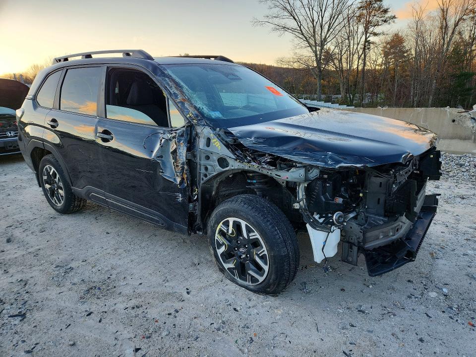 2025 Subaru Forester VIN JF2SLDDC4SH542199 COPART salvage auction — Side, AZ - CERT OF TITLE - SALVAGE, sold $9,500 on 2026-05-06 (photo 4)