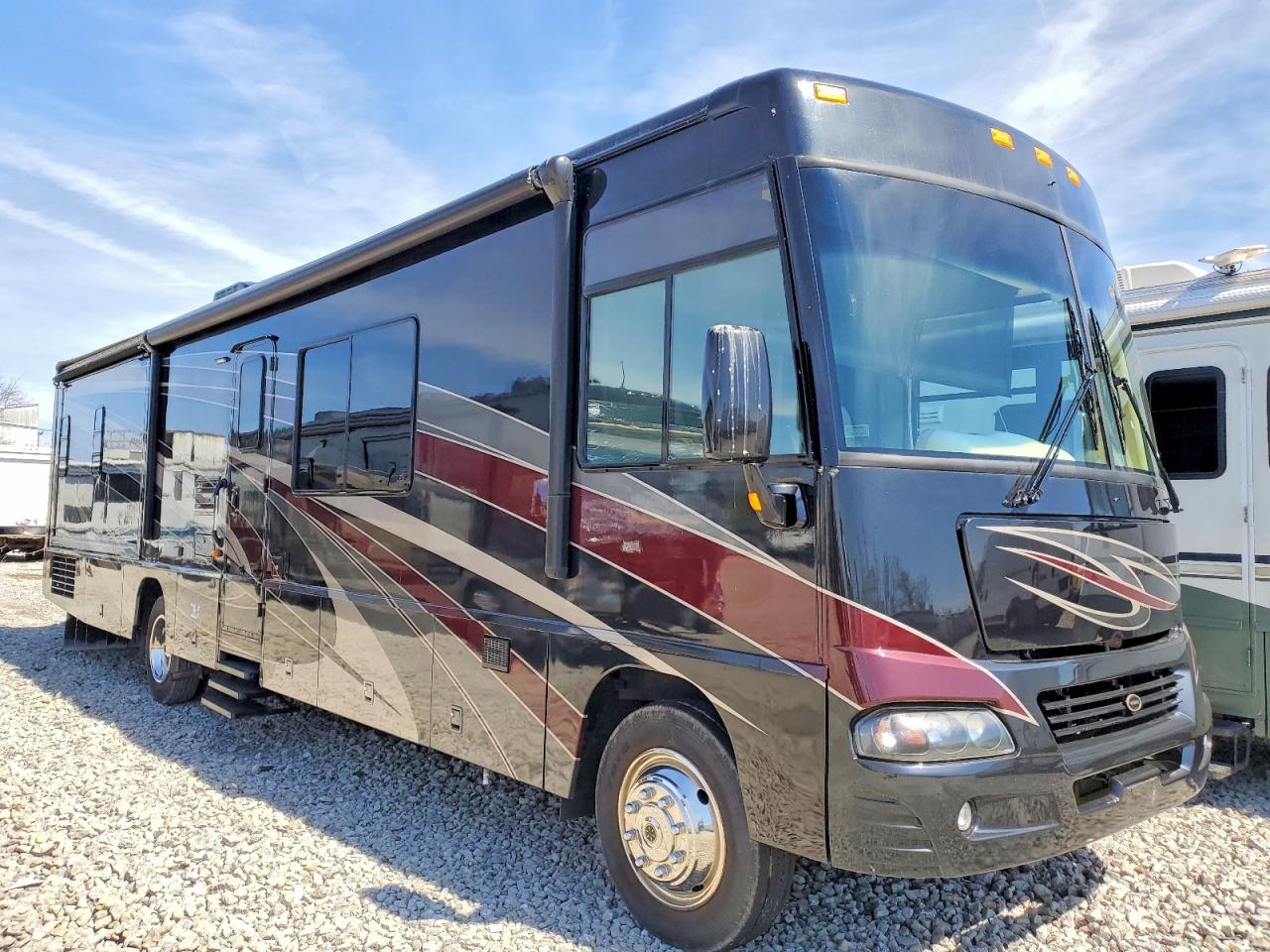 2004 Winn VIN 5B4MP67G643381690 — COPART salvage auction photo