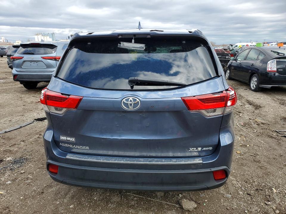 2018 Toyota Highlander VIN 5TDJZRFH8JS812589 COPART salvage auction — WATER/FLOOD, Il - Salvage Cert-Flood, sold $9,000 on 2026-07-06 (photo 6)
