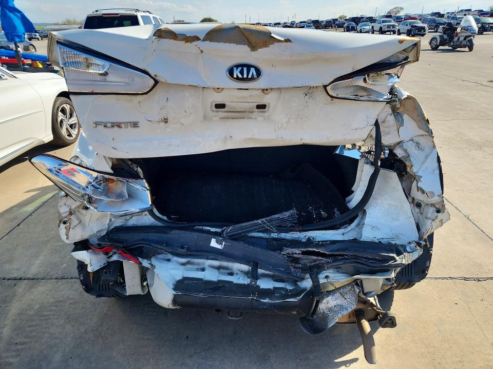 2016 Kia Forte VIN KNAFK4A63G5507869 COPART salvage auction — REAR END, Tx - Salvage Vehicle Title, sold $600 on 2026-07-13 (photo 6)