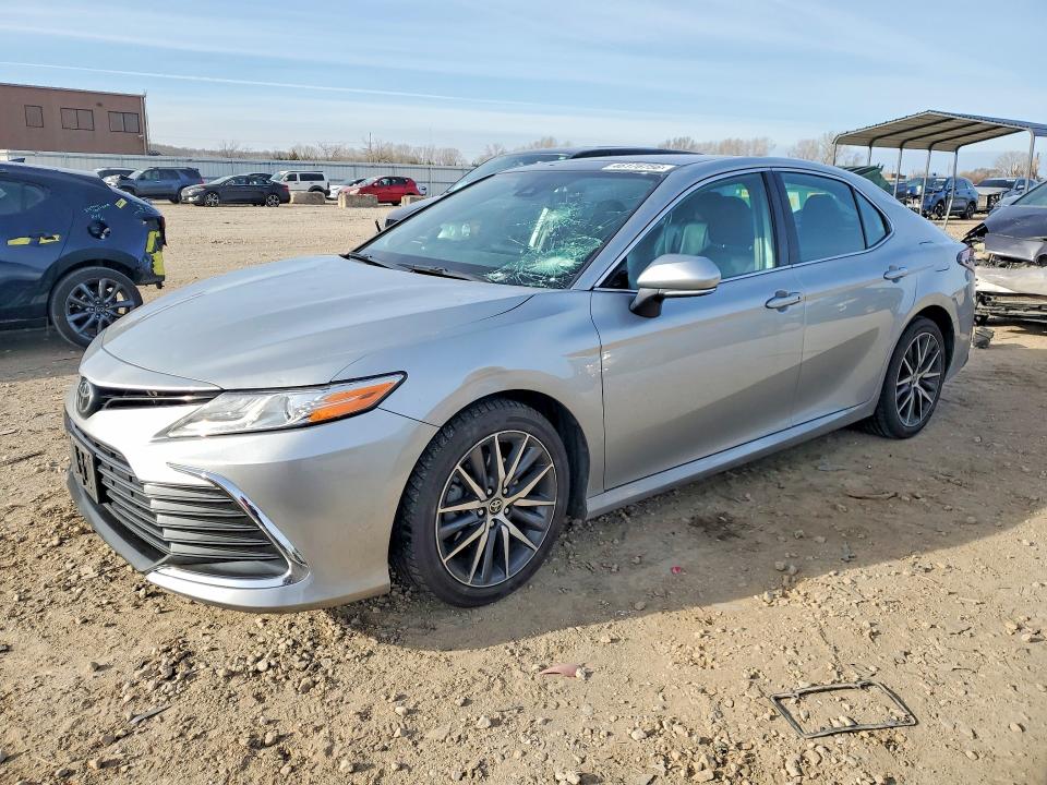 2022 Toyota Camry VIN 4T1F11BK1NU051918 — COPART salvage auction photo