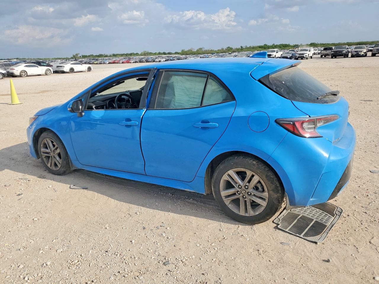 2022 Toyota Corolla VIN JTND4MBE6N3182133 COPART salvage auction — Side, TX - SALVAGE VEHICLE TITLE, sold $4,100 on 2026-07-09 (photo 2)