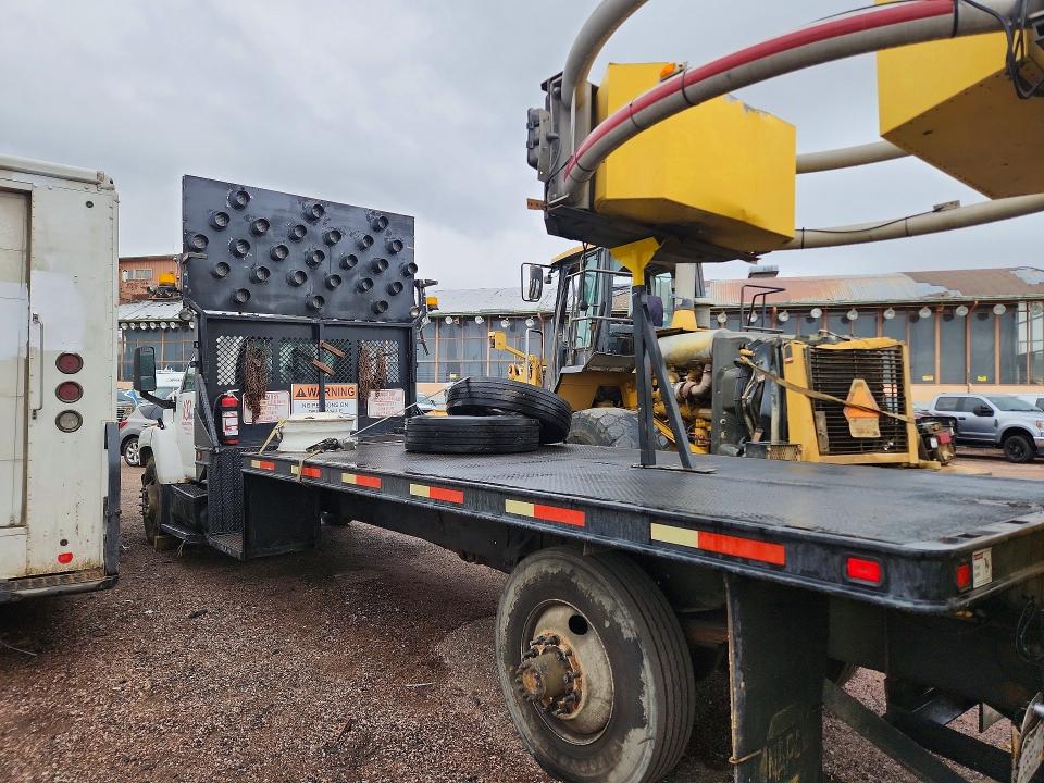 2005 Gmc C7500 VIN 1GDJ7C1C85F530503 COPART salvage auction — FRONT END, Co - Dis/Dlr/Exp Only Salvage Title, sold $3,650 on 2026-07-08 (photo 2)