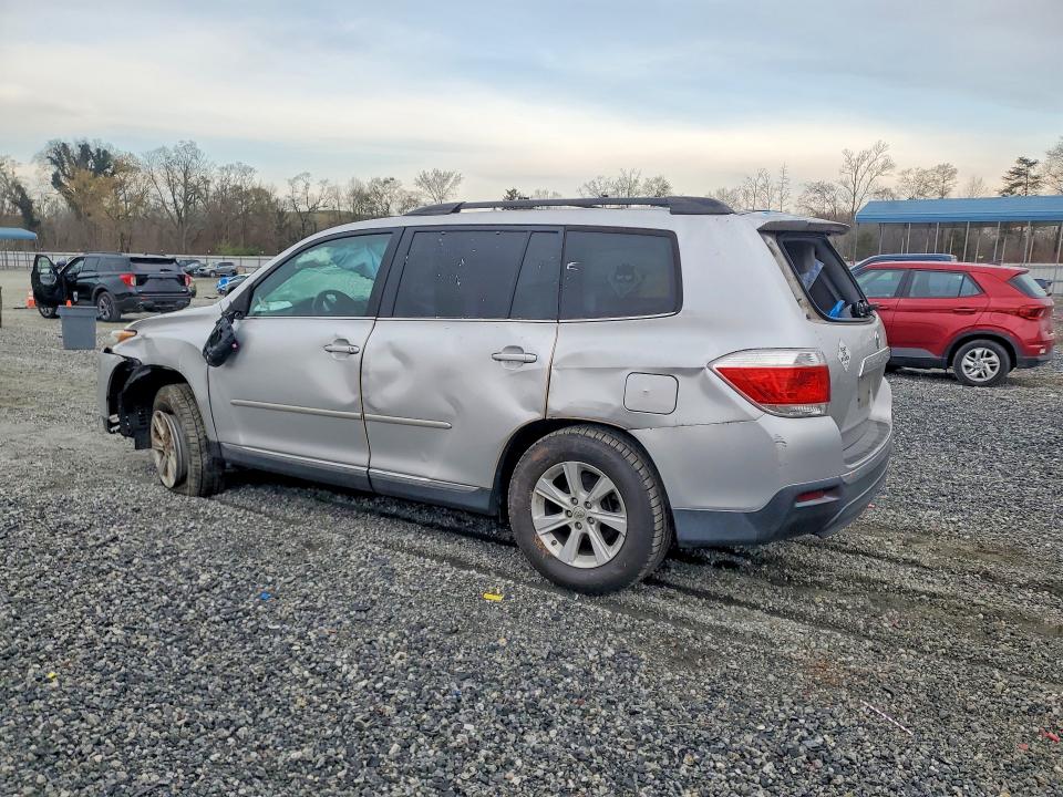 2013 Toyota Highlander VIN 5TDZK3EH6DS116176 COPART salvage auction — ROOF, Sc - Cert Of Title-Salvage, sold $900 on 2026-07-06 (photo 2)