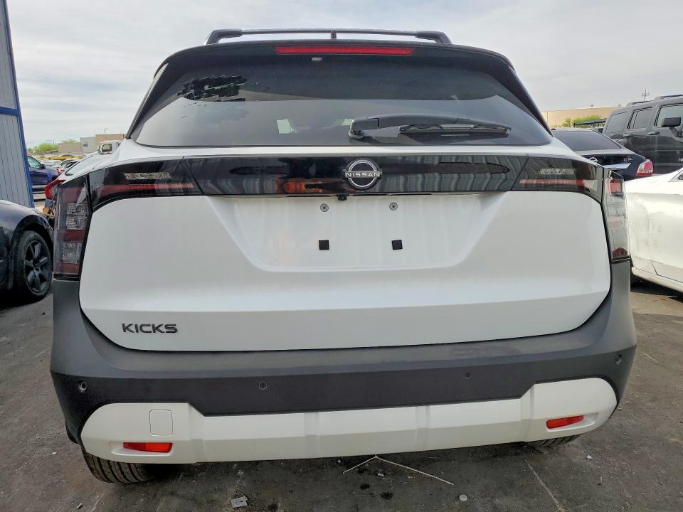 2026 Nissan Kicks VIN 3N8AP6CE6TL374781 COPART salvage auction — SIDE, NV, sold $8,300 on 2026-07-22 (photo 6)